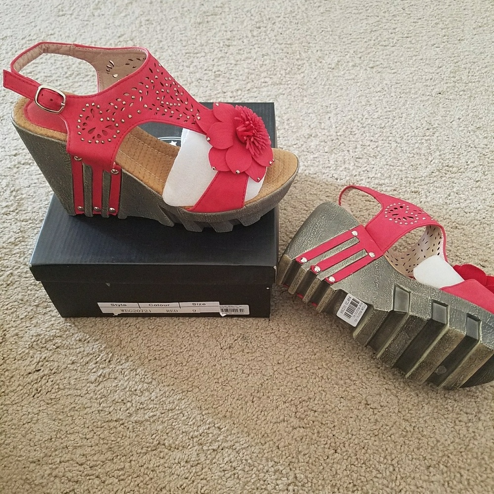 Wedge sandals