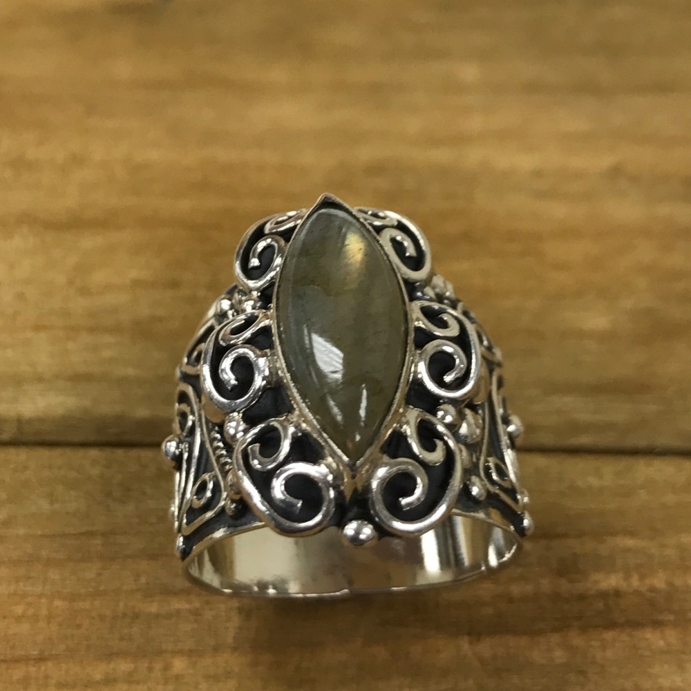 Ring - Picture 5 of 8
