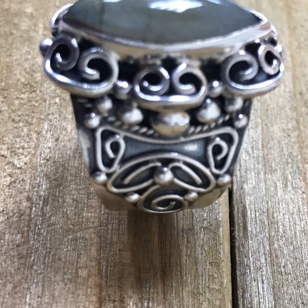 Ring - Picture 2 of 8