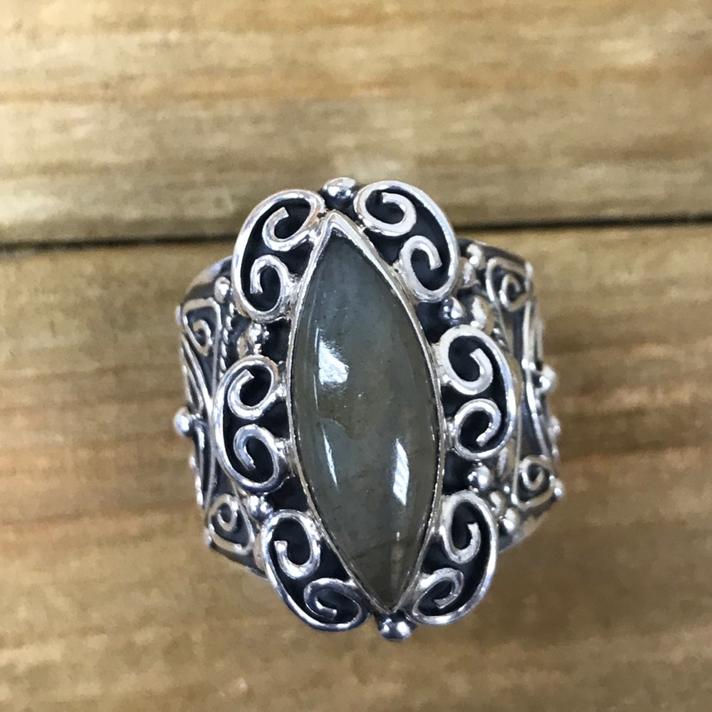 Ring - Picture 4 of 8