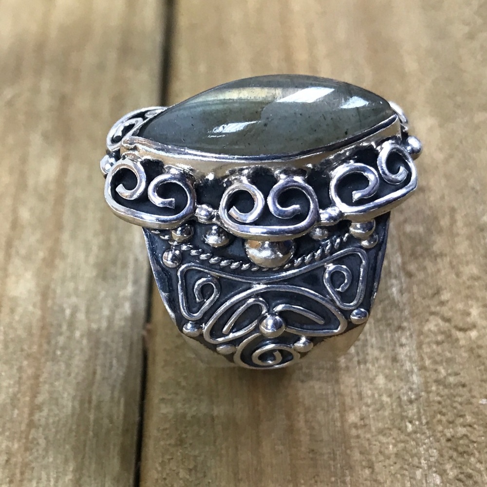Ring - Picture 3 of 8