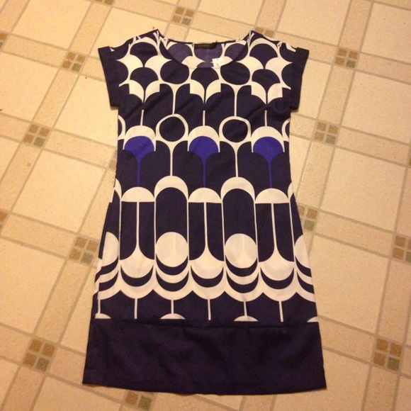 The Limited Dresses & Skirts - Gorgeous patterned silky dress from the limited