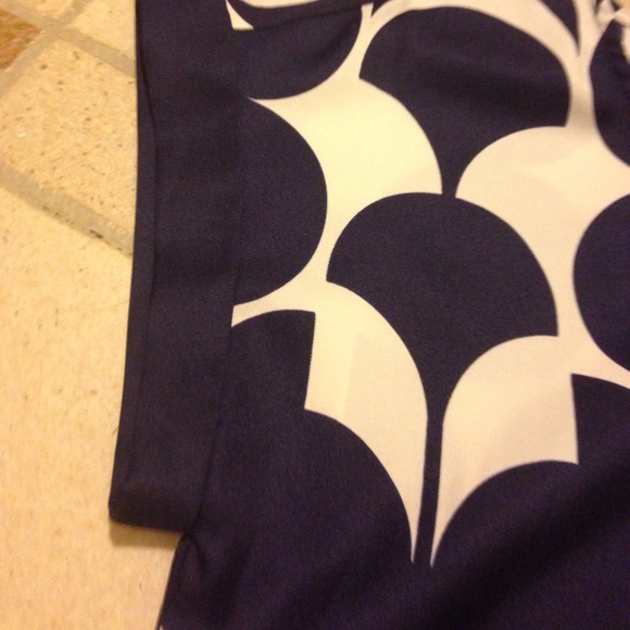 Gorgeous patterned silky dress from the limited - Picture 3 of 5