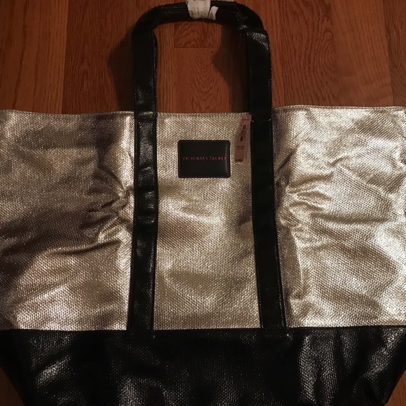 [BUNDLE UP🎉🎉] Victoria's Secret Bag - Picture 1 of 5
