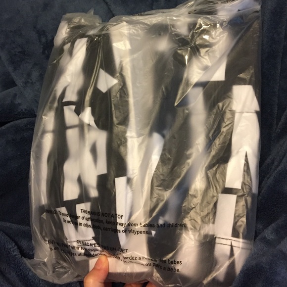 PINK Friday Logo Duffle Bag/Water bottle - Picture 6 of 6