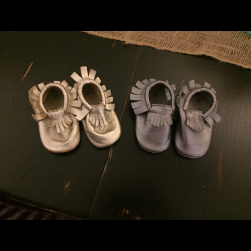 Size 4 metallic toddler girls moccasins