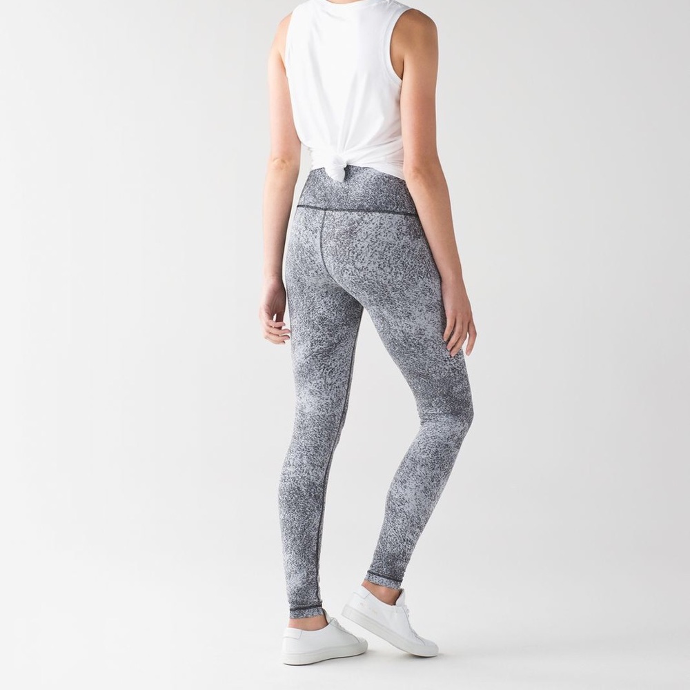 Lululemon 6 jacquard spray white wunder under