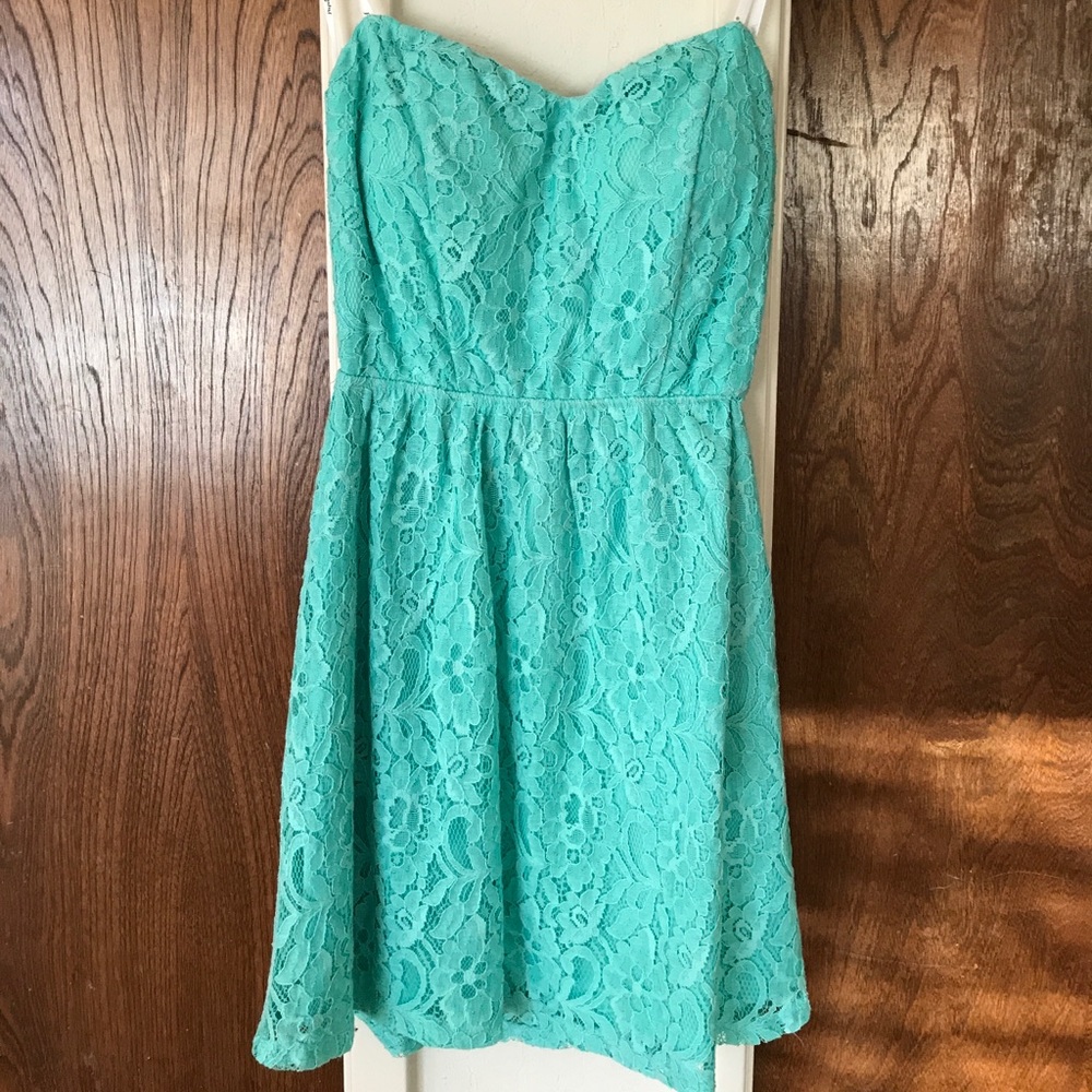 Blue strapless short lace dress