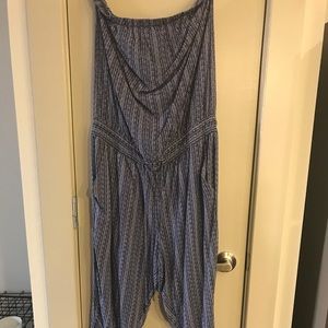 GAP BLUE AND WHITE STRAPLESS PRINT ROMPER