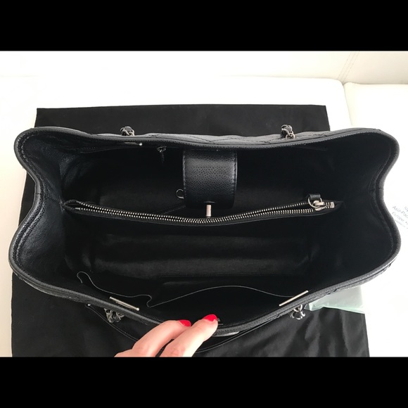 SOLD- Chanel Be Caviar tote - Picture 4 of 8