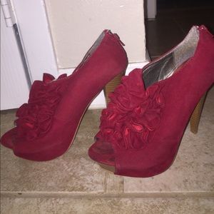 Size 5.5 Red Ruffle Heel
