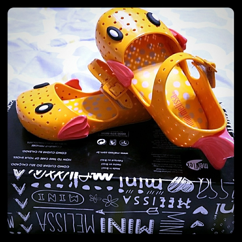 Mini Melissa Infant Shoes (size 7)