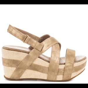 Antelope 829 Gold Wedges Size 38!