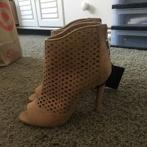 Brand new nude heels