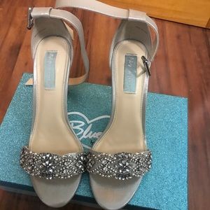 Betsey Johnson silver shoes size 8!