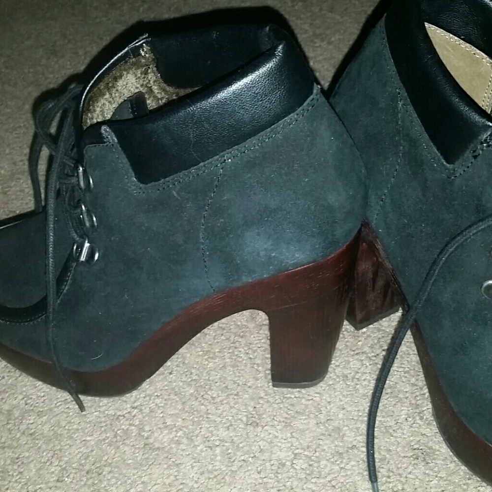 Boots - Picture 3 of 3