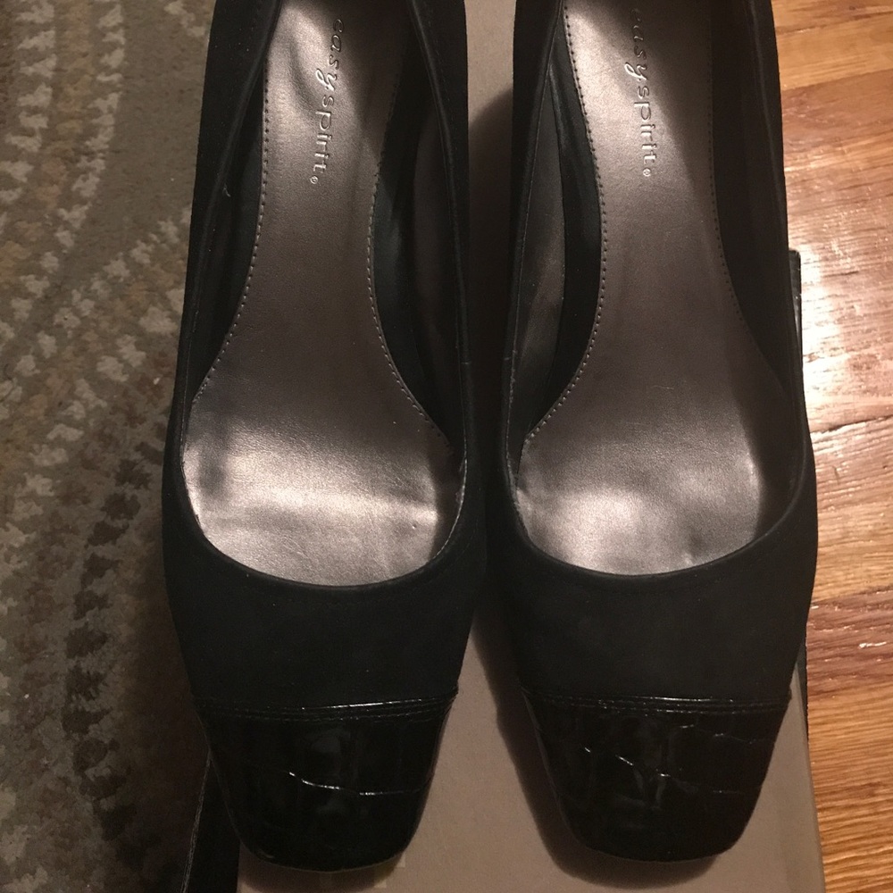 Black Pumps