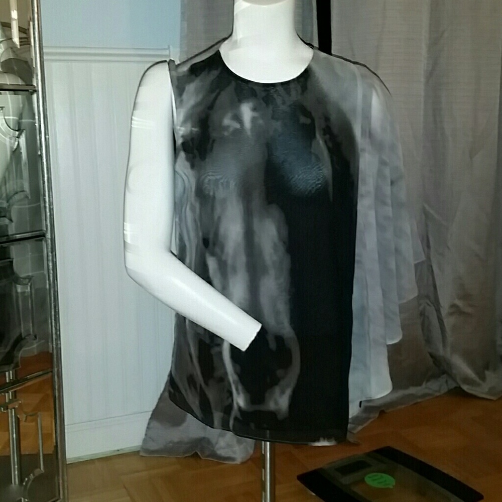 Zara  black and grey one sleeve top