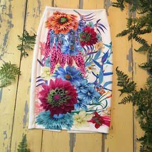 White pencil skirt  🌺 geometric Floral Pattern