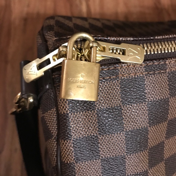 SOLD ‼️AUTHENTIC LOUIS VUITTON DUFFLE BAG - Picture 2 of 4