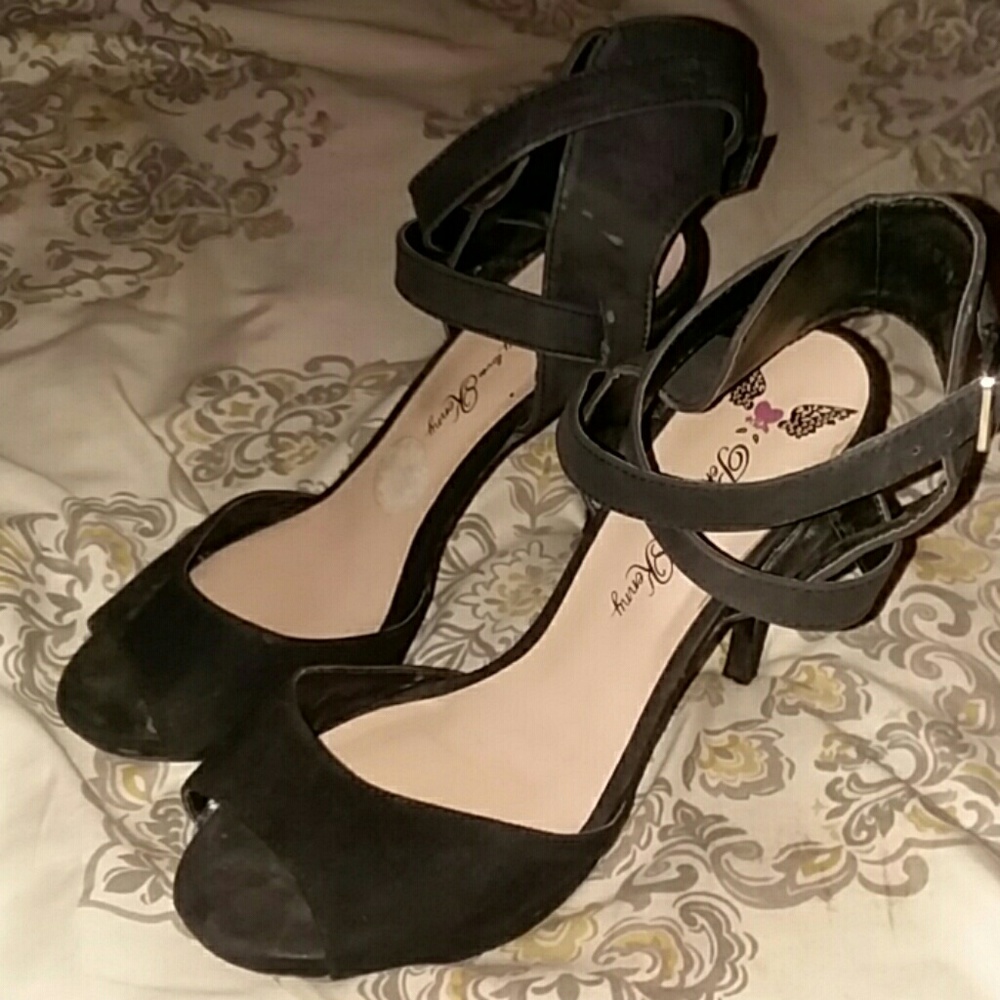 PENNY LOVES KENNY black heels