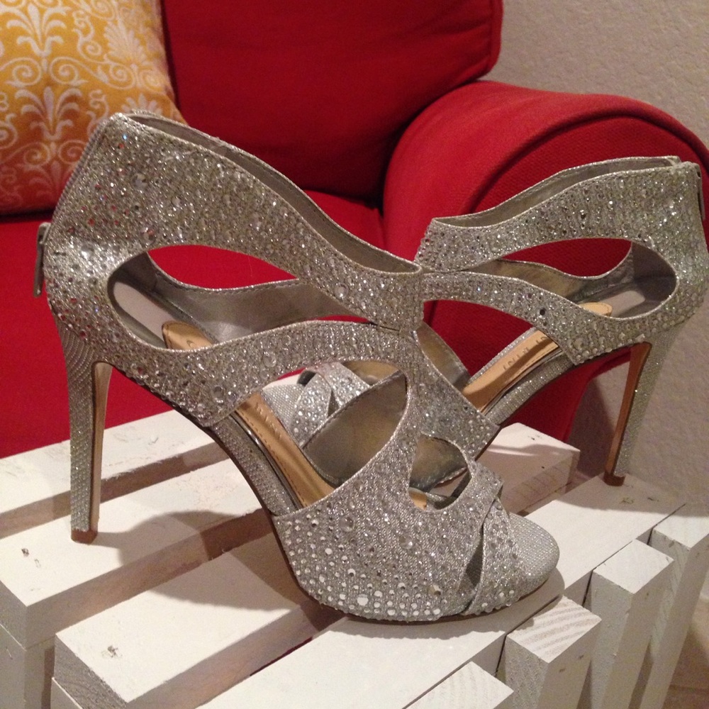 Gianni Bini silver 6.5 heels