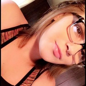 Meet your Posher, Brittney