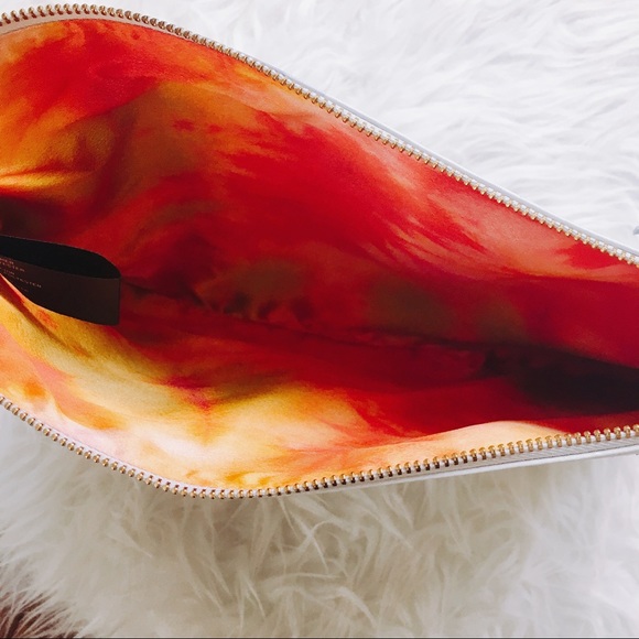 SEE NEW LISTING IN MY CLOSET - Picture 4 of 4