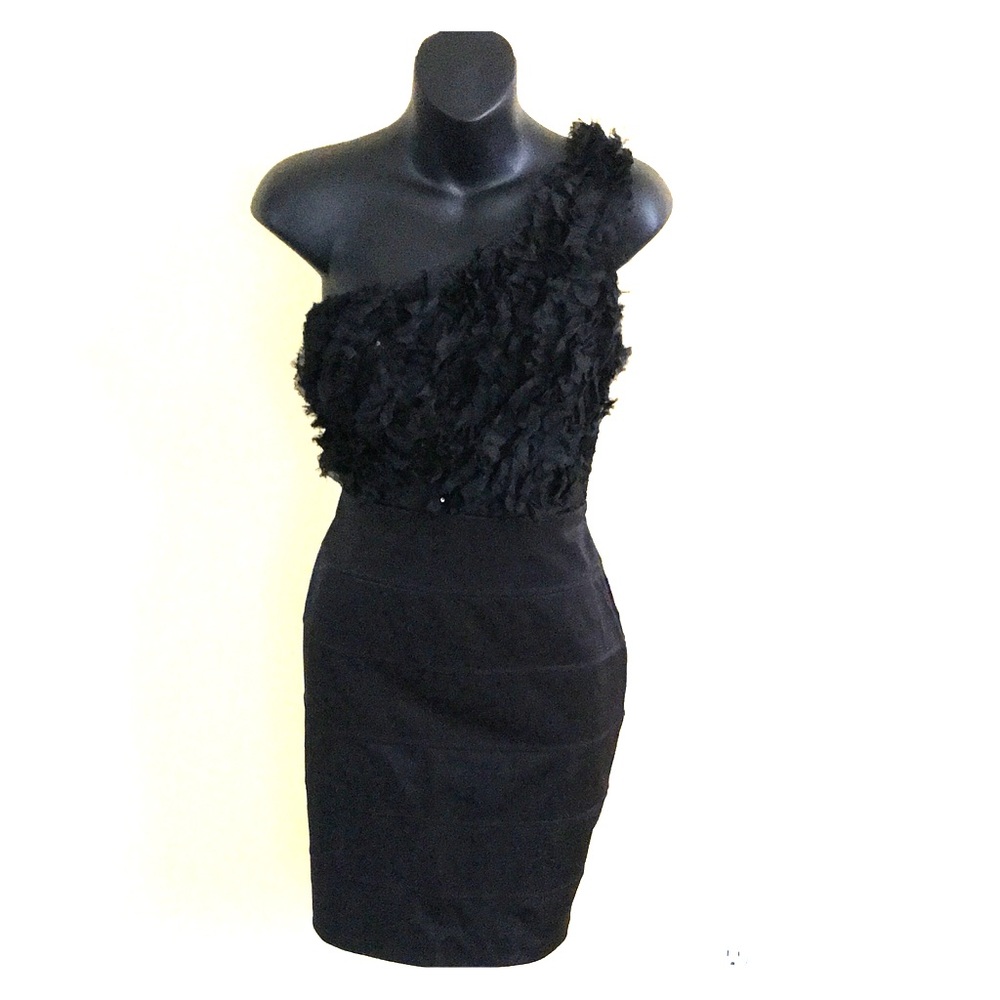 NWT🖤 Black, One Shoulder, Sleek, Sexy Dress