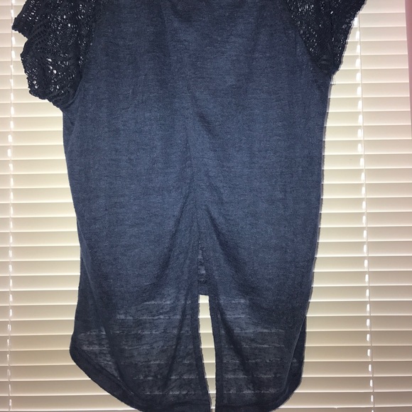 Hi-Lo Split Open Back Shirt - Picture 2 of 2