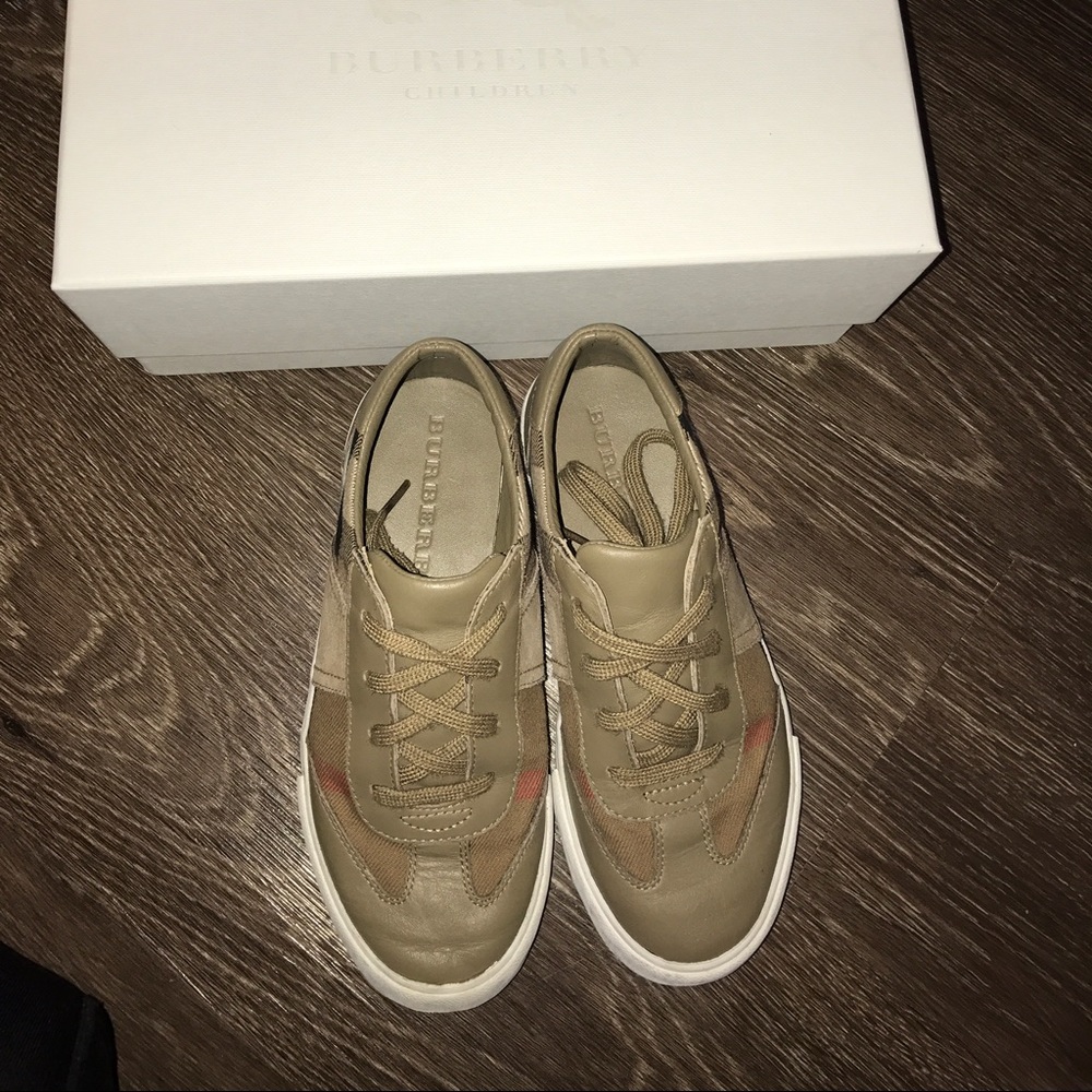 Burberry children's sneaker Burberry plaid size 32