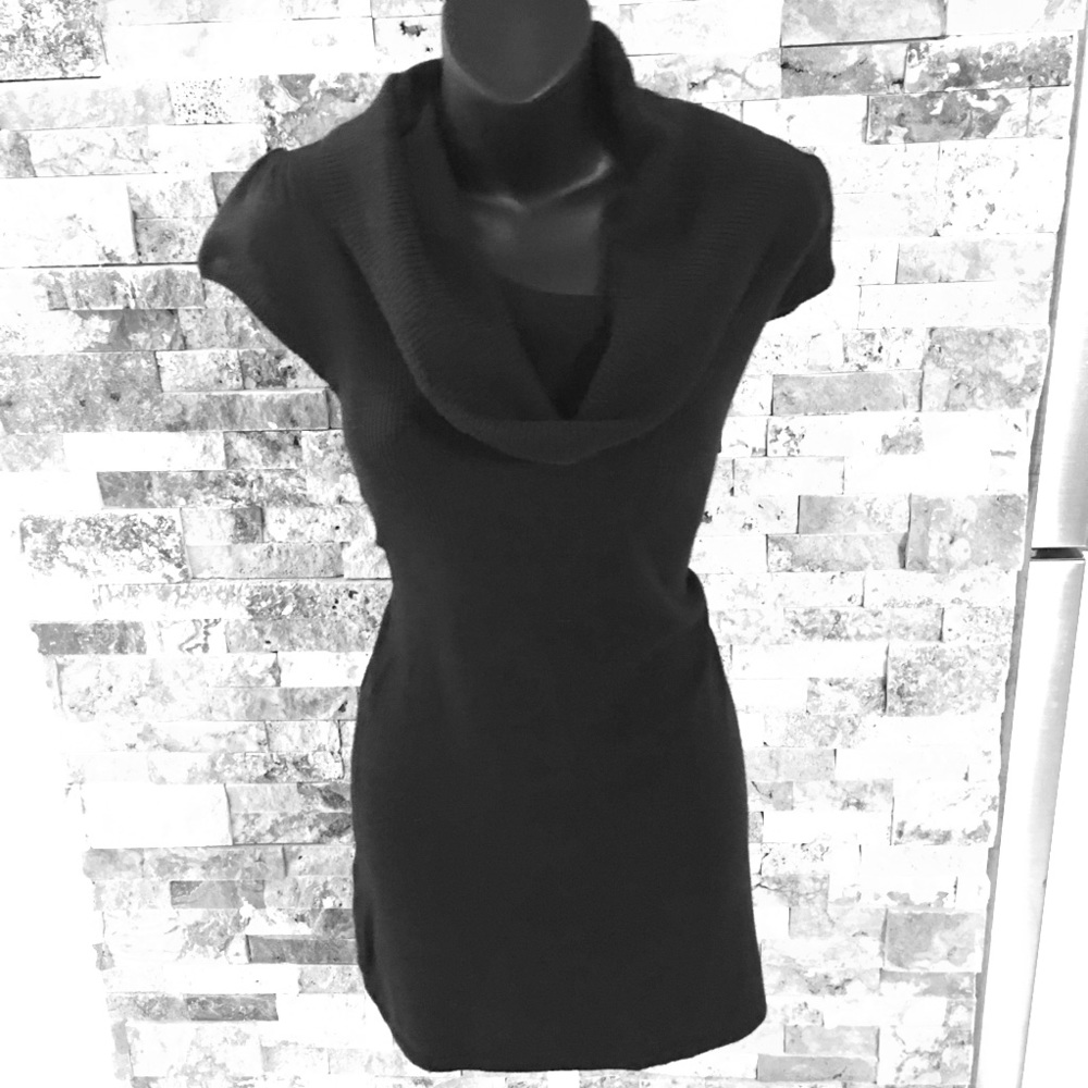 Cute 🖤 Black, short sleeved sweater dress