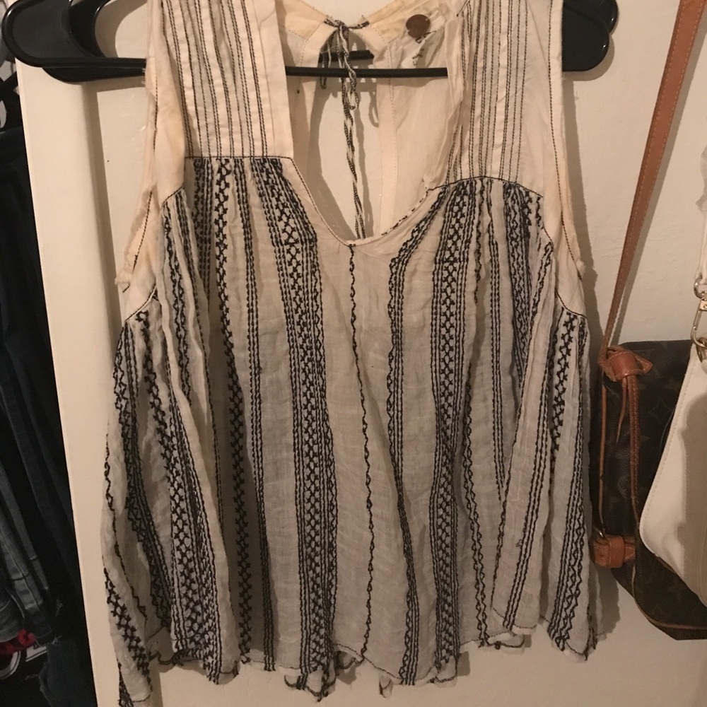 FREE PEOPLE WHITE AND BLACK TOP
