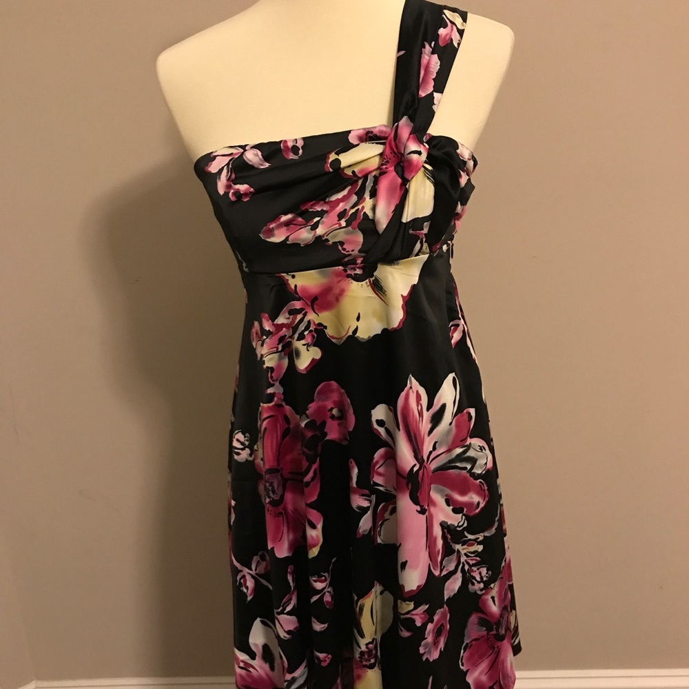 One shoulder dress