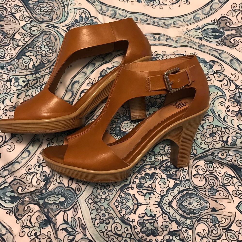 Leather peep toe heels ||9|| worn once