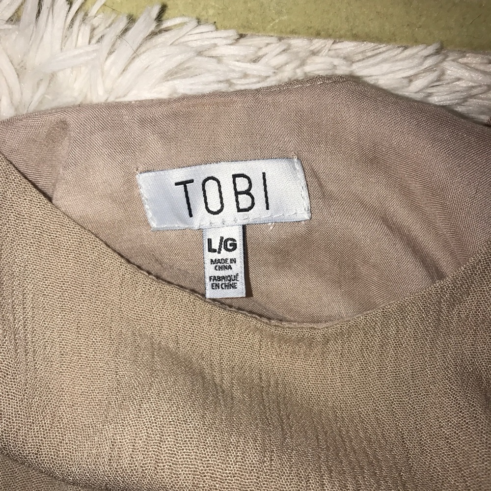 Taupe Tobi crop blouse with bell sleeves - Picture 2 of 3