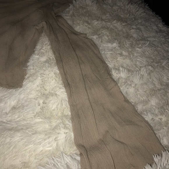 Taupe Tobi crop blouse with bell sleeves - Picture 3 of 3