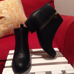 SM New York Black Ankle boots 7.5
