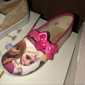Girls shoes