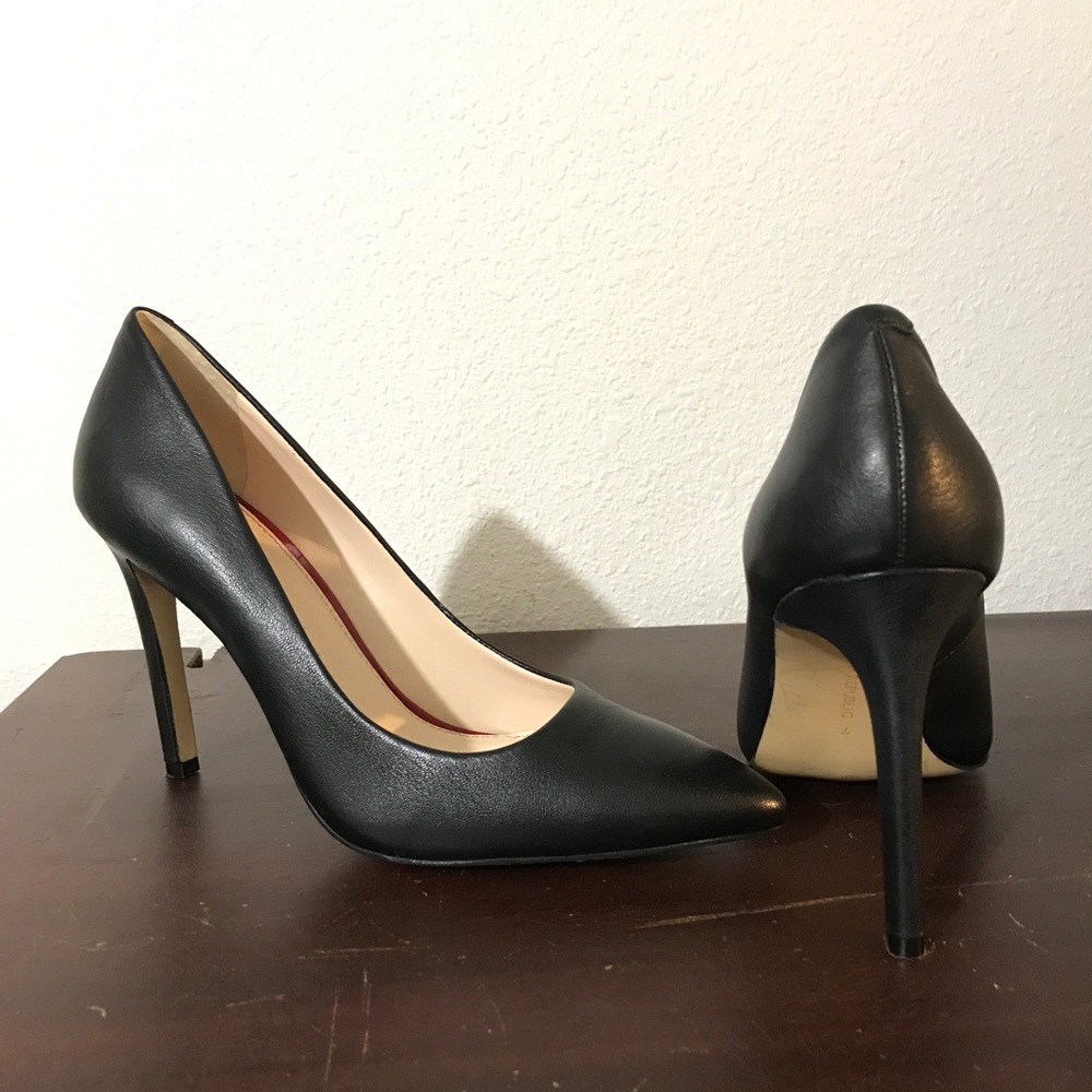 Banana Republic Black Leather 3.5" Stiletto