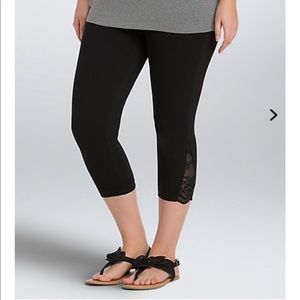 Torrid lace inset cropped leggings
