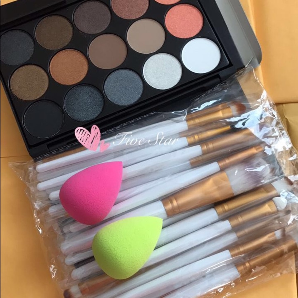 ❤️💕20pcs brushes + 1 eyeshadow palette+2 sponges