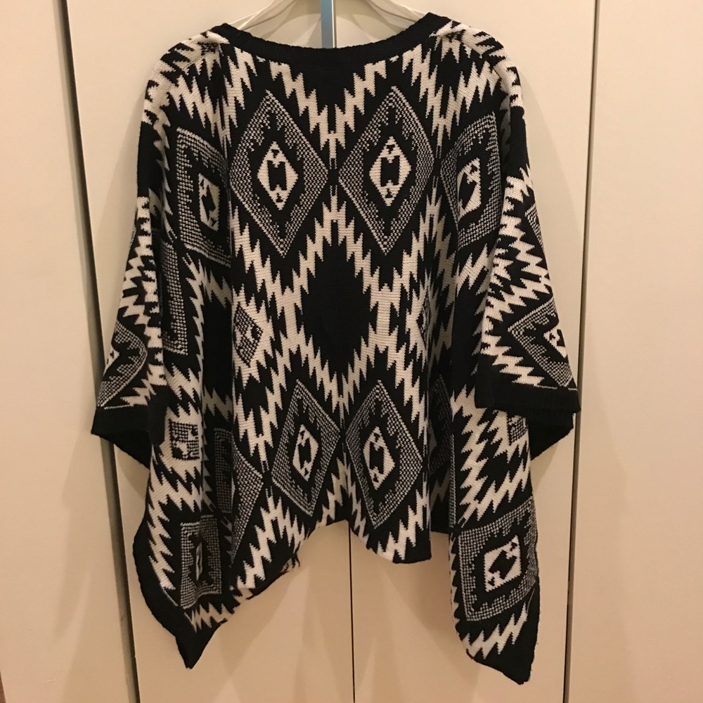 Aztec Design Poncho! - Picture 2 of 4