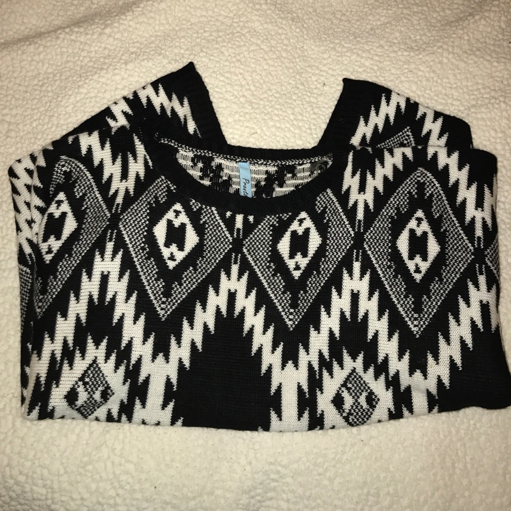 Aztec Design Poncho! - Picture 3 of 4