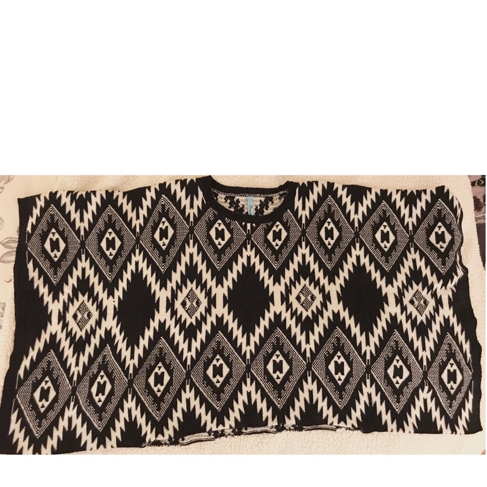 Aztec Design Poncho! - Picture 4 of 4