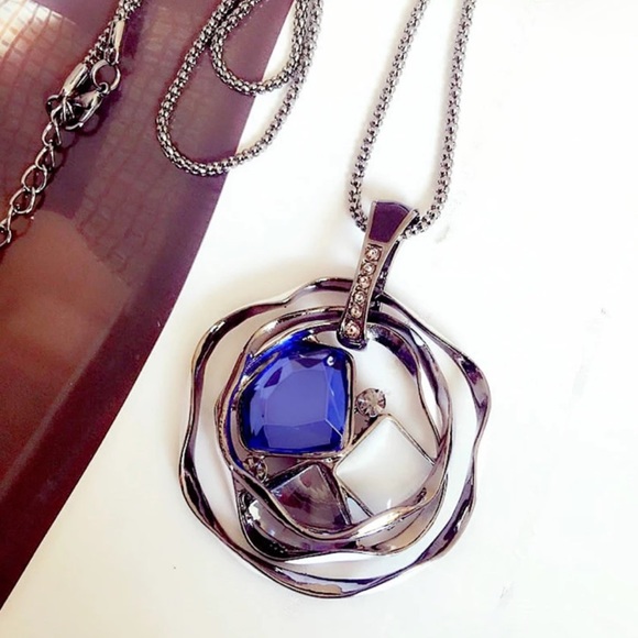 Brilliant Modern Long Crystal Pendant Necklace NWT - Picture 3 of 8