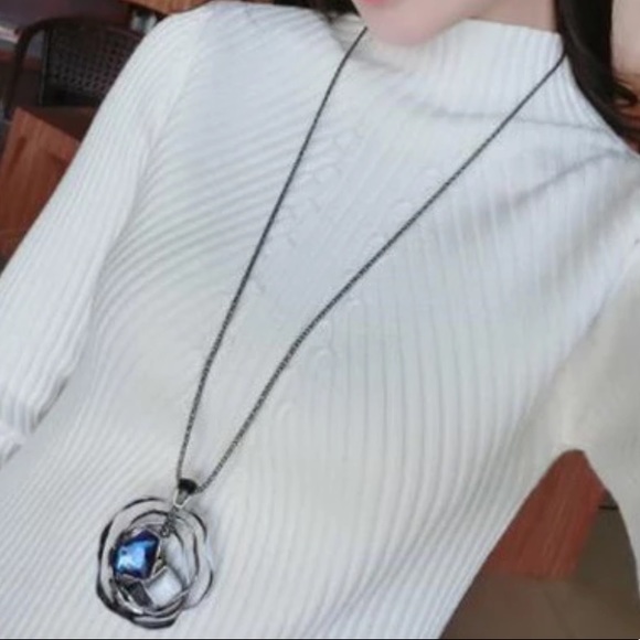 Brilliant Modern Long Crystal Pendant Necklace NWT - Picture 4 of 8