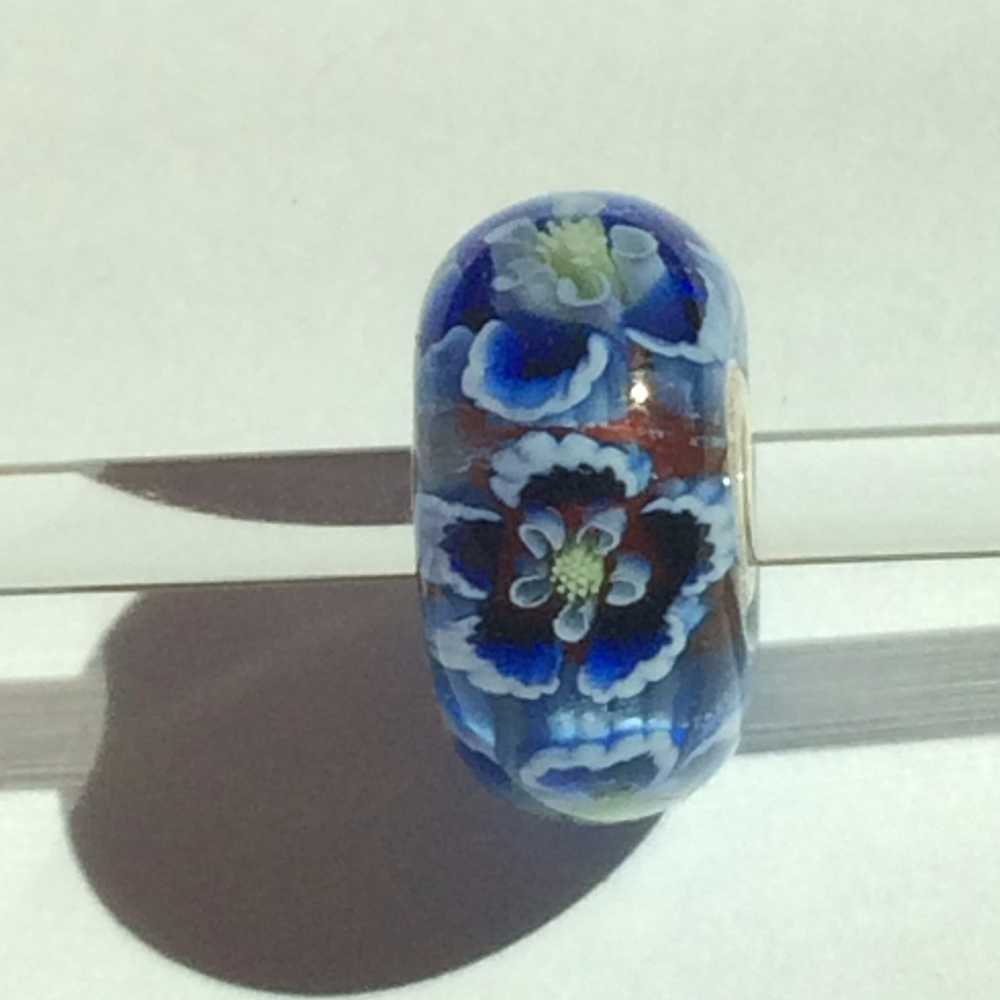 Trollbeads Ageless Beauty Glass Bead Rare Limited