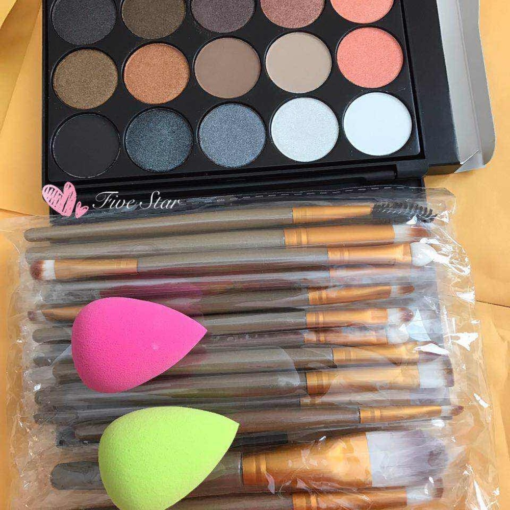 ❤️💕20pcs brushes + 1 eyeshadow palette+2 sponges