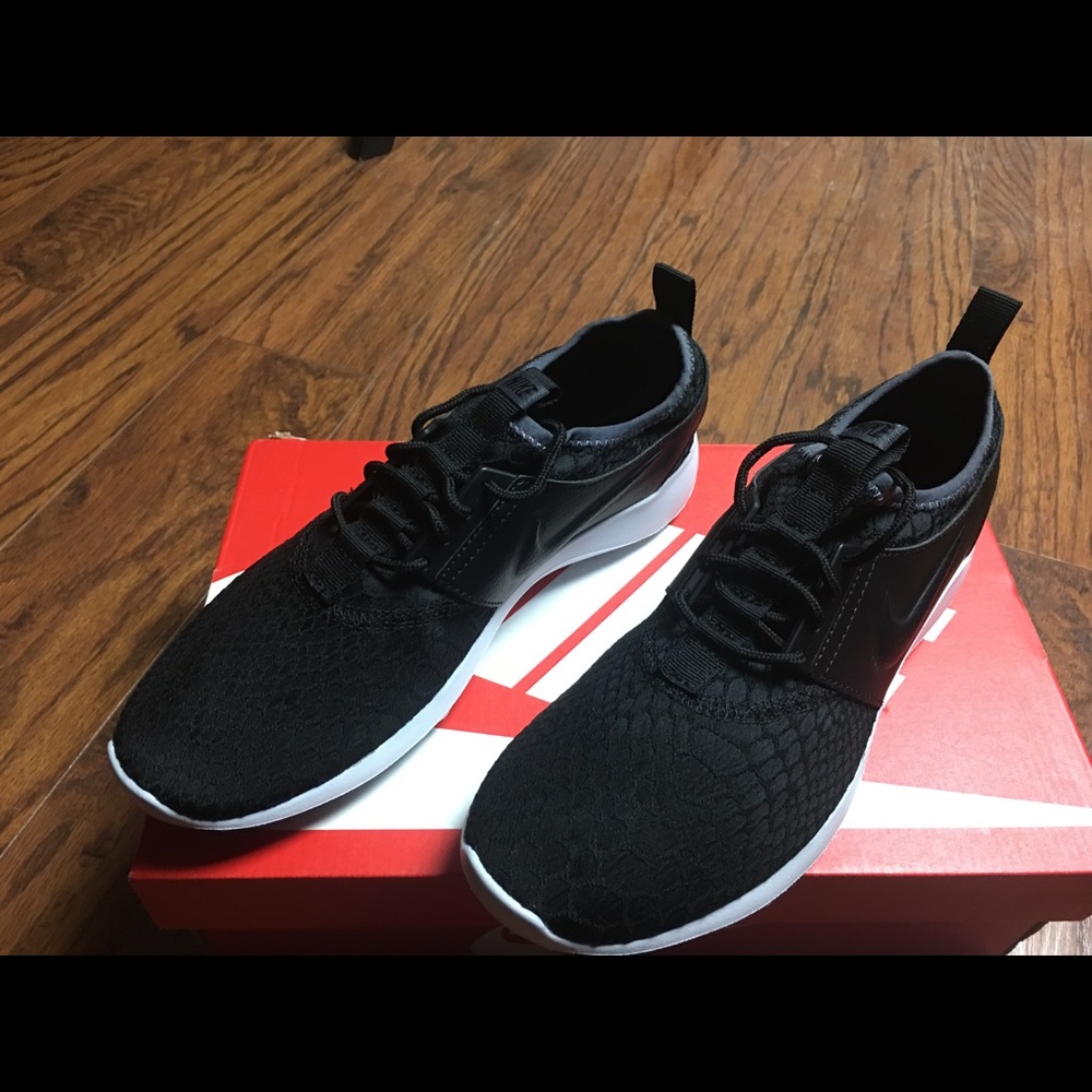 Women's Nike Juvenate SE brand new with box 8:5